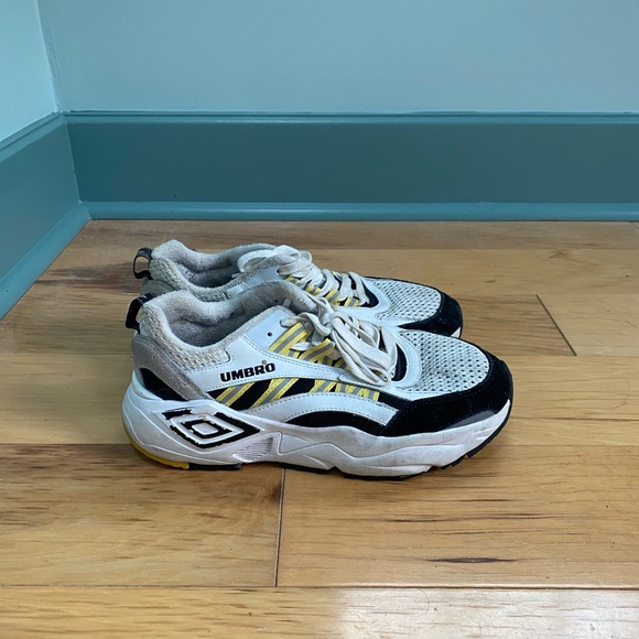 Umbro black/yellow sneakers size 9 - Picture 1 of 4